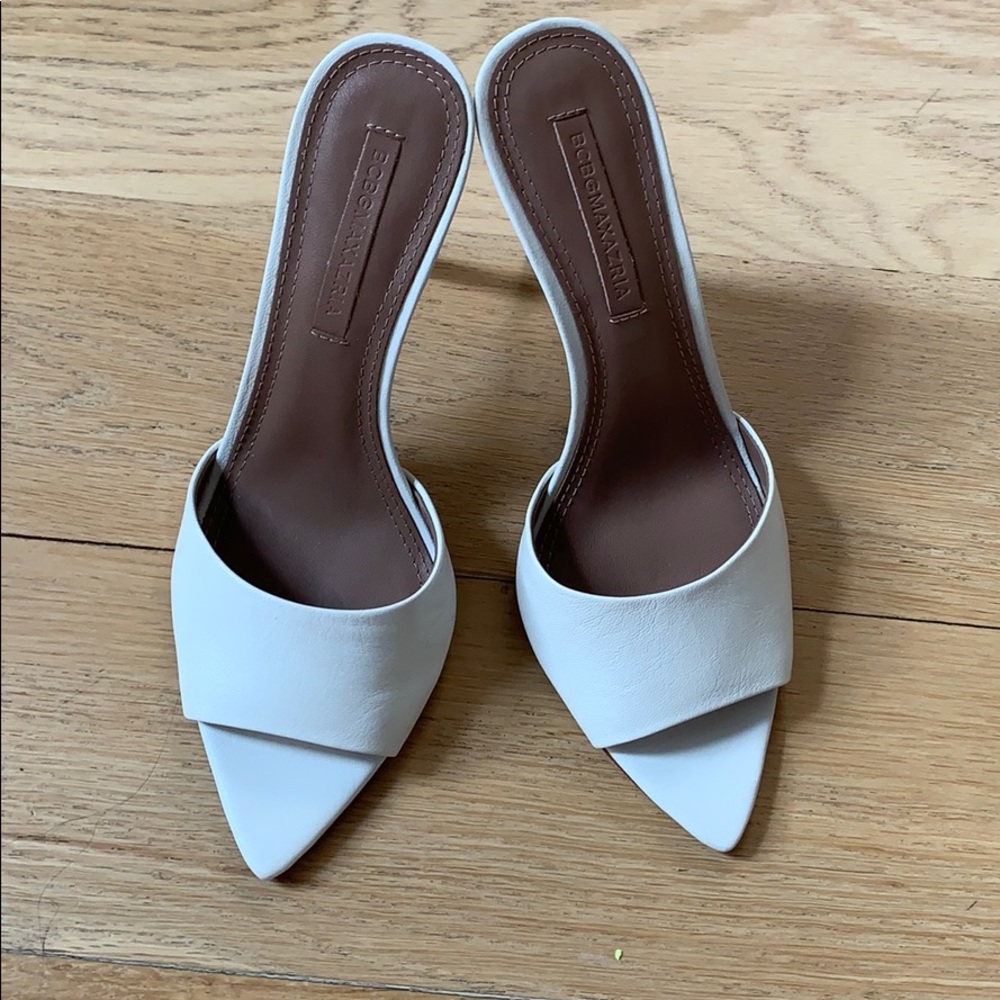 NEW BCBG Chic Cream Sandals